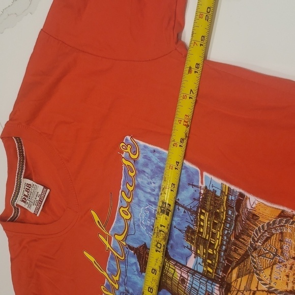 DL88 Bring it On District London Red Lighthouse T-shirt V-Neck Size XL Uni - Picture 9 of 11